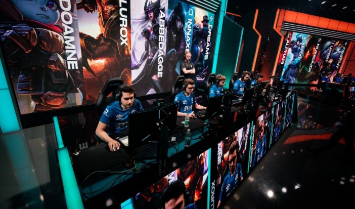 Schalke 04 und der eSports, zwei Riesen, die Hand in Hand gehen